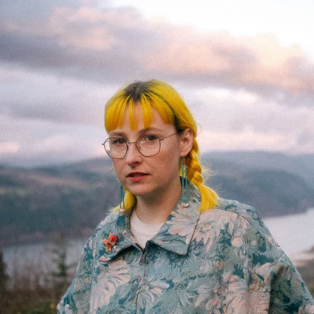 Tessa Violet artist profile