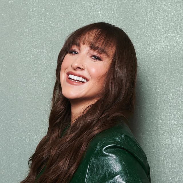 Sydnie Christmas artist profile