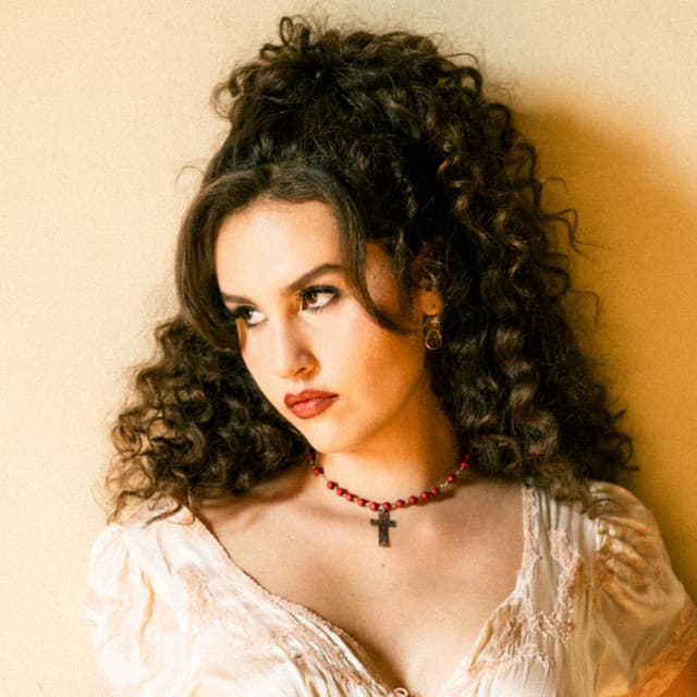 Estevie artist profile image