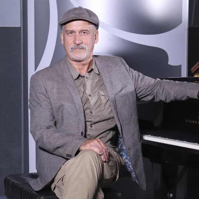 Alexander Litvinovsky artist profile image