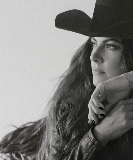 Stephanie Ryann artist profile