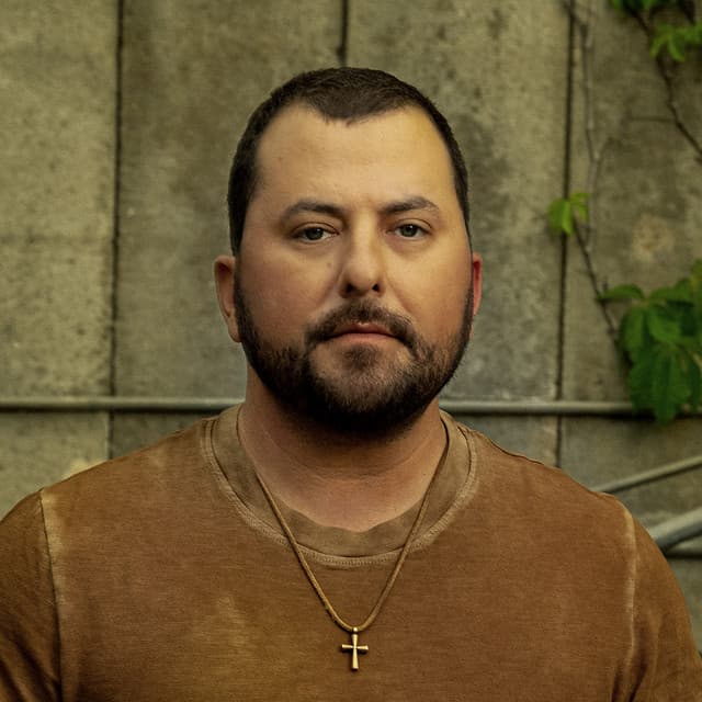 Tyler Farr artist profile image
