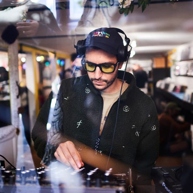 Nicola Cruz artist profile image