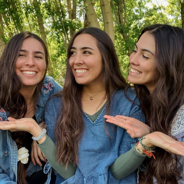 Elenyi artist profile image