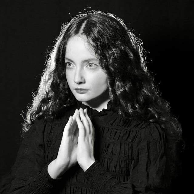 Gloria de Oliveira artist profile image