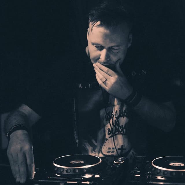 Matt Caseli artist profile image