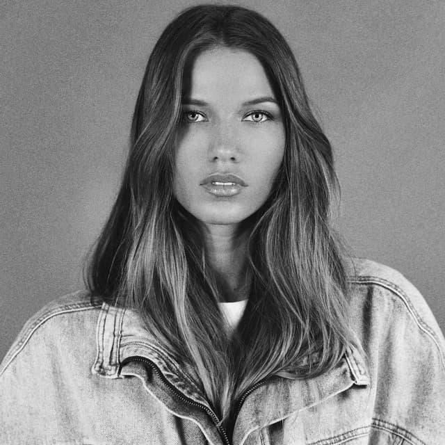 Melanie Ribbe artist profile image