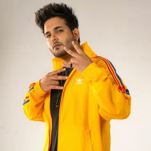 Avvy Sra artist profile image