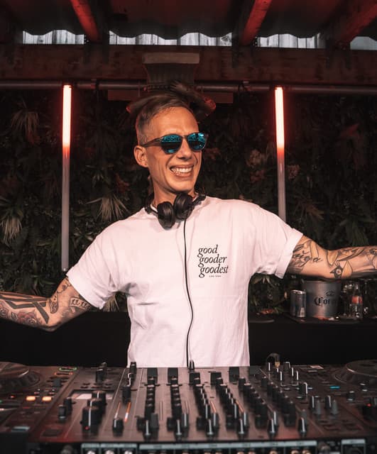 Dirty Doering artist profile image