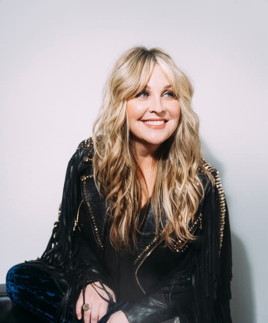 Sunny Sweeney artist profile