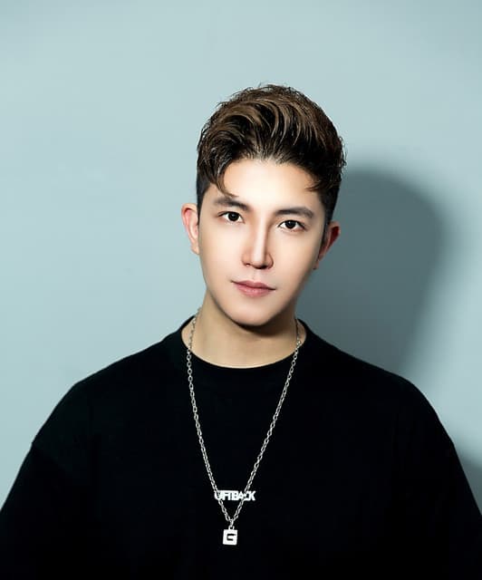 GIFTBACK artist profile image