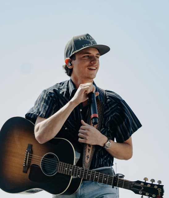 Sully Burrows artist profile