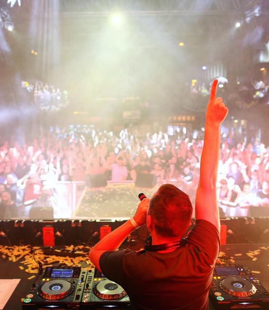 Alex M. artist profile image