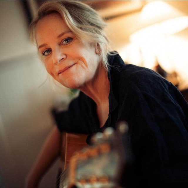 Mary Chapin Carpenter's artist profile image