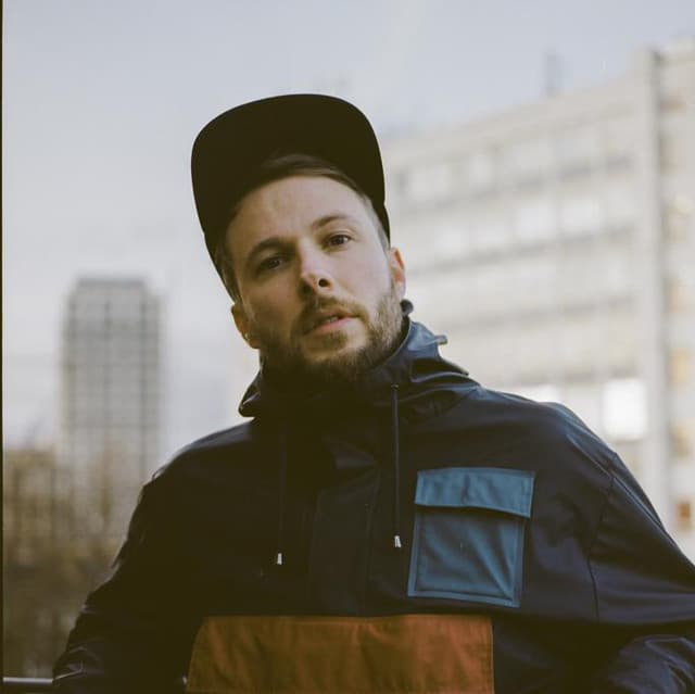 Simon Jefferis artist profile image