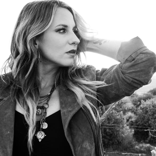Caitlyn Smith artist profile image