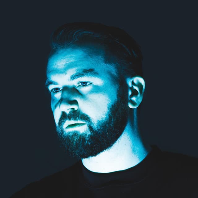 Mickey Valen artist profile image