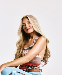 Julia Cole's artist profile image