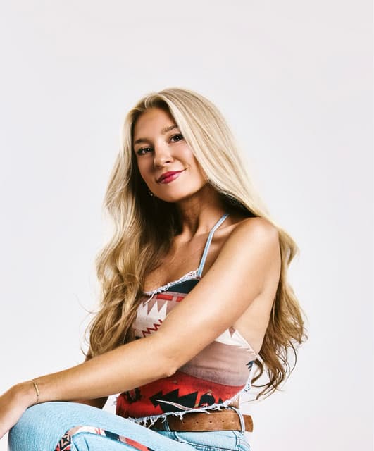 Julia Cole artist profile