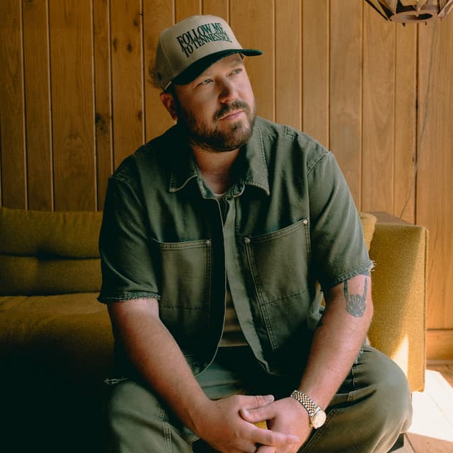 Mitchell Tenpenny artist profile