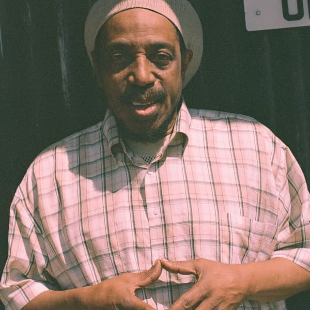Earl Sixteen profile