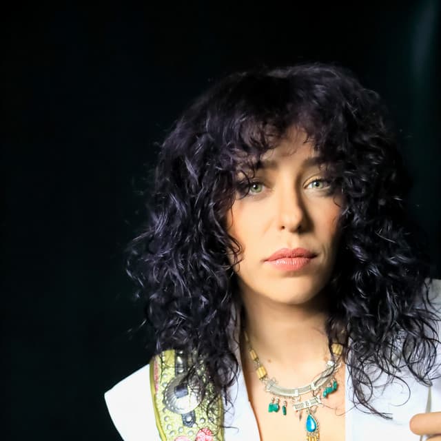Danielle Nicole artist profile image