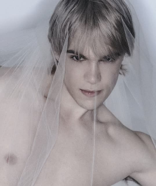 Lenni Kim artist profile image