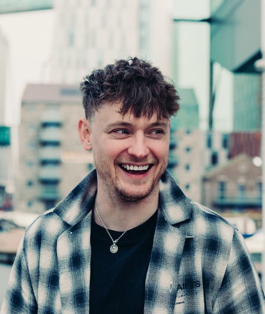 Ryan McMullan artist profile image
