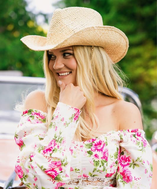 Sandra Lyng artist profile image