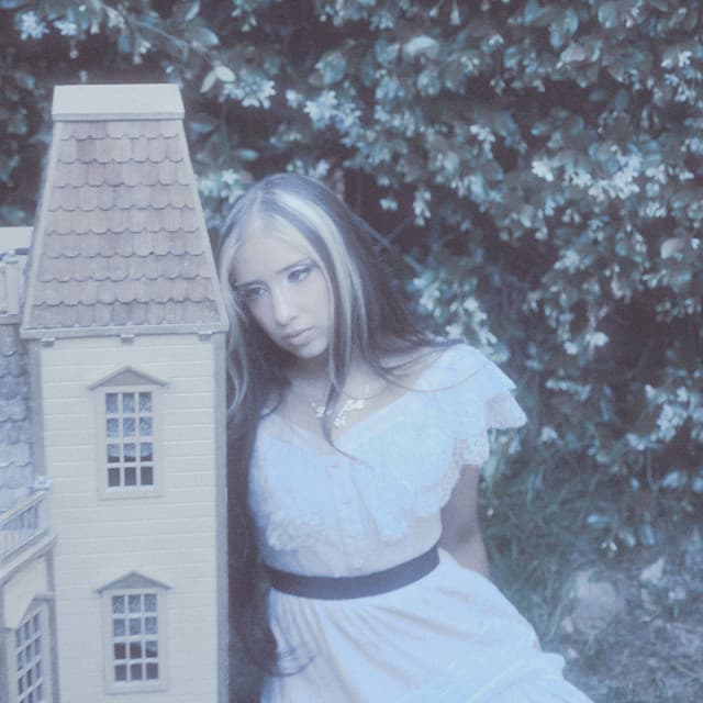 Isabel LaRosa artist profile