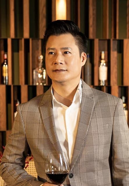 Quang Dũng artist profile
