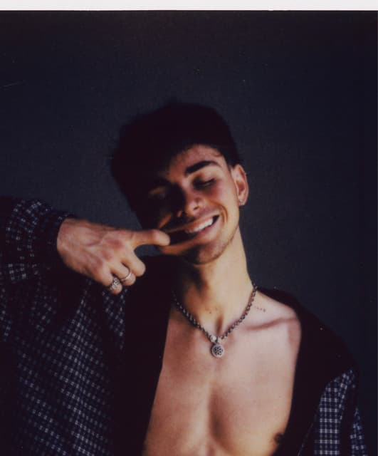 Corbyn Besson artist profile image