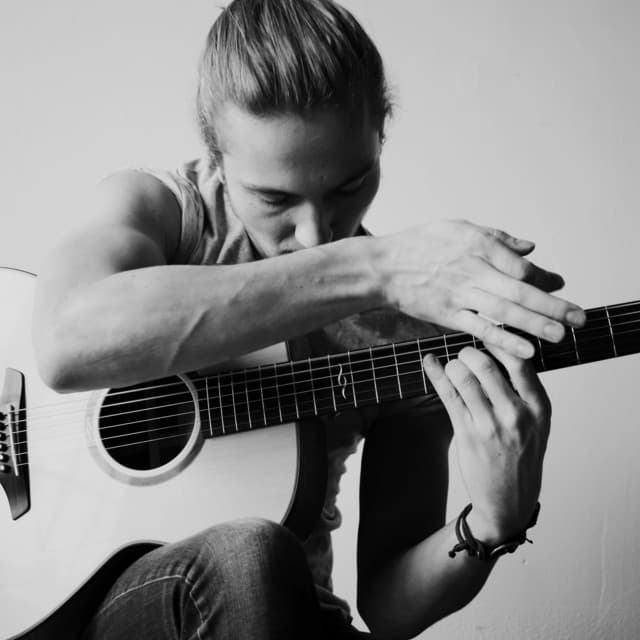Calum Graham artist profile image