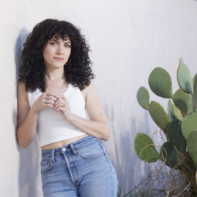 Carrie Rodriguez artist profile image