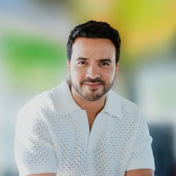 Luis Fonsi's artist profile image