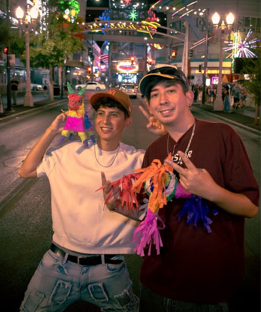 Los Dutis artist profile image