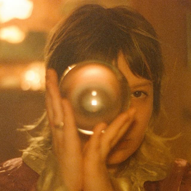 Lily Seabird artist profile