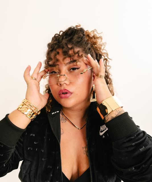 Mac Júlia artist profile image