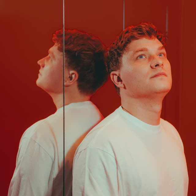Nils Hoffmann artist profile image
