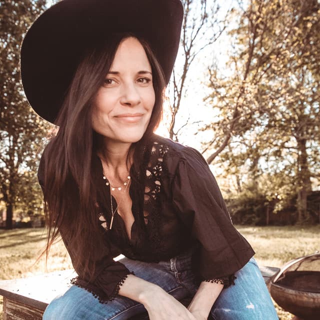 Shannon McNally artist profile image