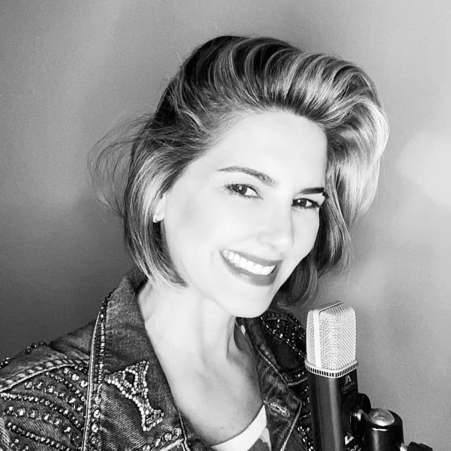 Claudia Rezende artist profile image