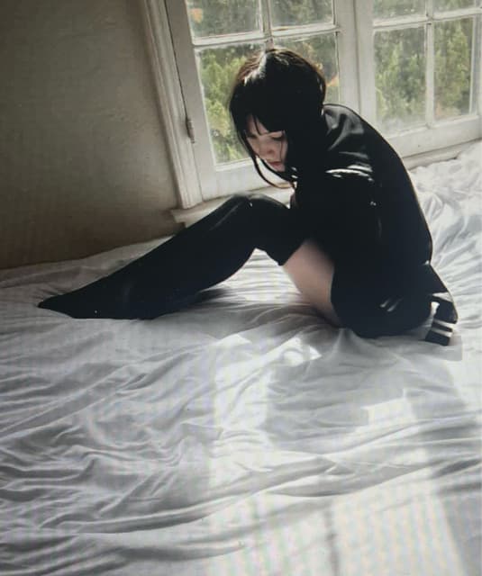 Ella Woolsey's artist profile image