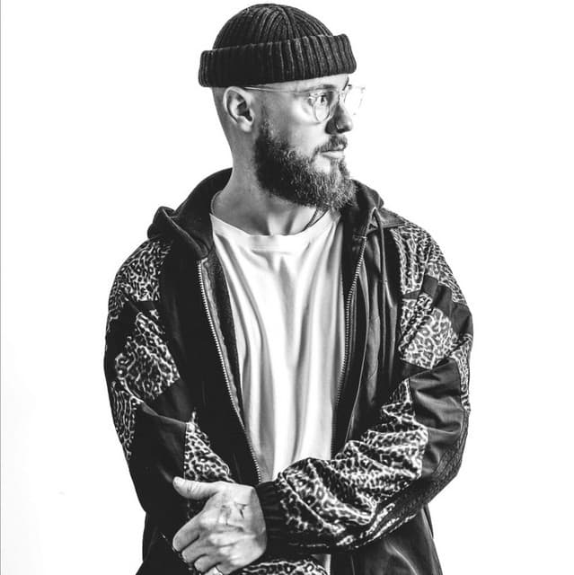 Oli Howe artist profile image