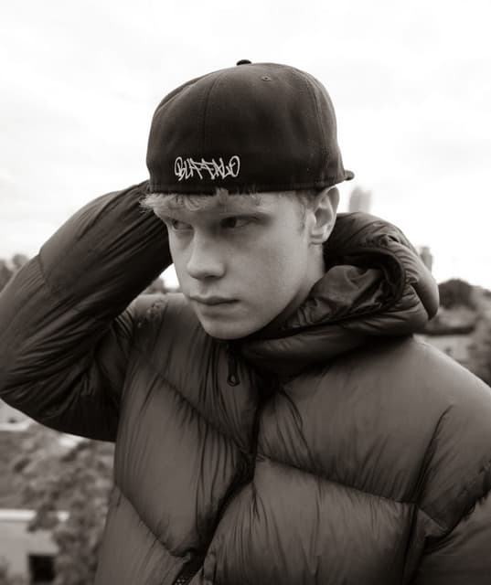 Finn Askew artist profile image