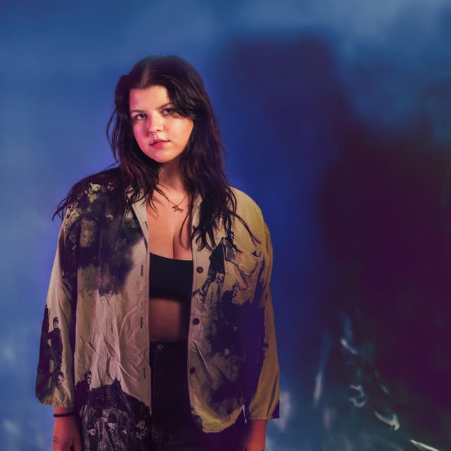 Eliza McLamb's artist profile image