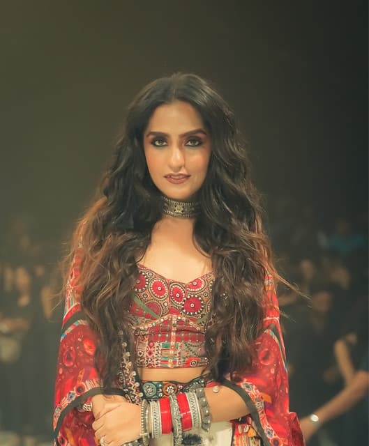Asees Kaur artist profile image