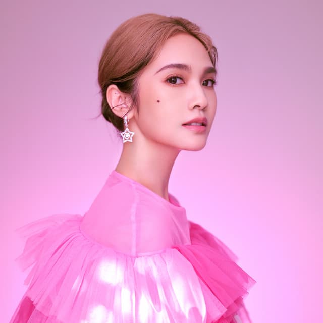 Rainie Yang artist profile image