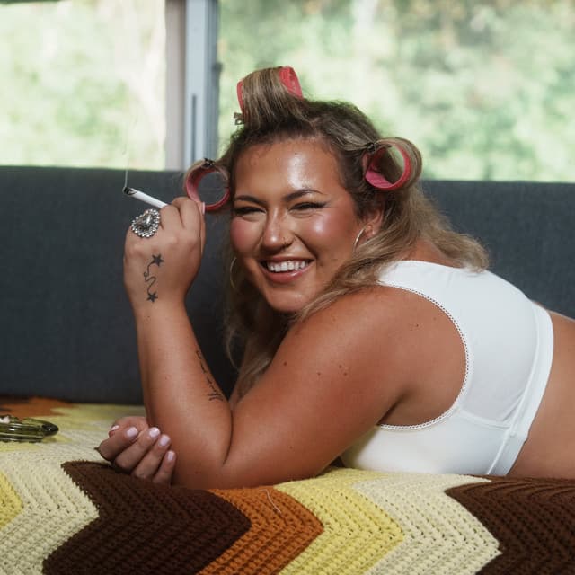 Molly Grace artist profile image