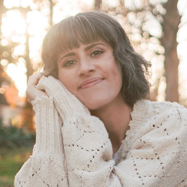 JJ Heller artist profile image