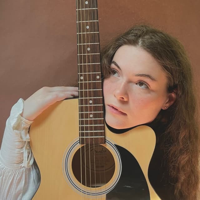 Lizzy Hilliard artist profile image